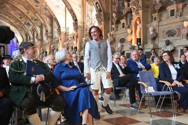 Juergen DREWS (Saenger,Musiker), Verleihung Bayerischer Verdienstorden im Antiquariat der Residenz in Muenchen am 09.07.2025