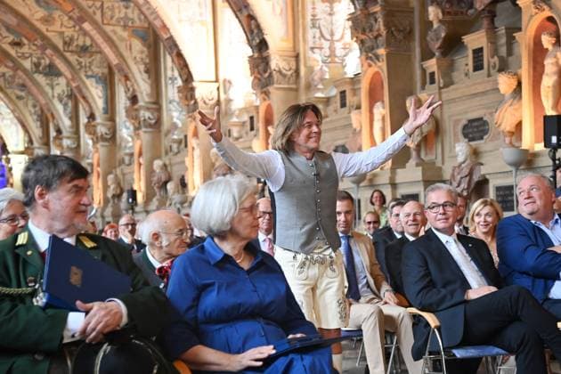 Juergen DREWS (Saenger,Musiker), Verleihung Bayerischer Verdienstorden im Antiquariat der Residenz in Muenchen am 09.07.2025