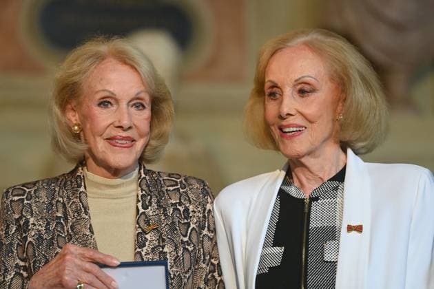 Alice und Ellen KESSLER (Die Kessler Zwillinge) Verleihung Bayerischer Verdienstorden im Antiquariat der Residenz in Muenchen am 09.07.2025