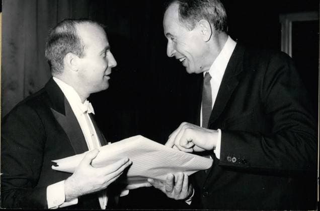 Regisseur Dramatiker Produzent Drehbuchautor 1. Januar 1967 - seit 1956 organisiert der Industrielle Philip Rosenthal regelmäßig Theater-, Ballett- und Konzertabende für seine Porzellanarbeiter in Selb. Zu seinem 100. Jubiläum spielte Hans Werner Henze das Stück Lieder von e von Ingeborg Bachmann. *** Director playwright Producer Screenwriter 1 January 1967 since 1956 organized the Industrialists Philip Rosenthal regularly Theatre , Ballet and Concert evenings for its Porcelain worker in Selb to his 100 Anniversary played Hans Werner Henze the Piece Songs from e from Ingeborg Bachmann  Copyright: xUnitedxArchivesx xkpaxKeystonex 19670101_baf_k09_029