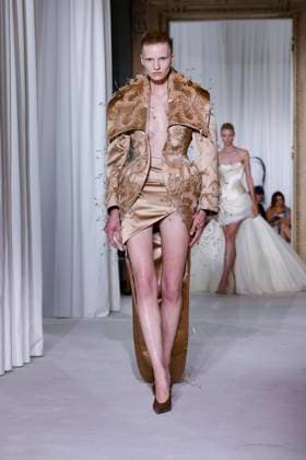 Défilé Ashi Studio Collection Haute Couture Automne Hiver 2025 2026 lors de la Fashion Week de Paris PFW , France, le 8 juillet 2025 Runway during the Ashi Studio Haute Couture Fall Winter 2025 2026 show as part of Paris Fashion Week on July 08, 2025 in Paris, France Paris France  Copyright: xAgencex xBestimagexAgencex xBestimagex