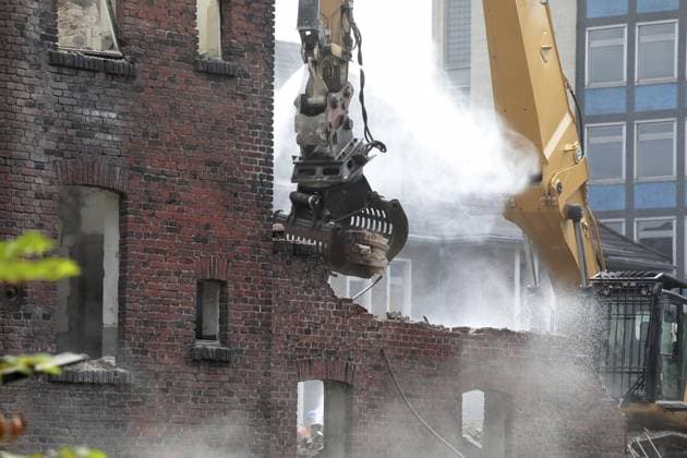News Themen der Woche KW28 Baustelle Ahlmannshof: Aufbruch durch Abbruch im Ahlmannshof in Gelsenkirchen ** NUR FÜR REDAKTIONELLE ZWECKE ** EDITORIAL USE ONLY **<p>Baustelle Ahlmannshof: Aufbruch durch Abbruch im Ahlmannshof am Mittwoch den 09. Juli 2025 in Gelsenkirchen Foto : Frank Oppitz FUNKE Foto Services< p> Soziales Deutschland NRW Gelsenkirchen Copyright: FrankxOppitz *** Construction site Ahlmannshof Demolition at Ahlmannshof in Gelsenkirchen FOR EDITORIAL PURPOSES ONLY EDITORIAL USE ONLY p Construction site Ahlmannshof Demolition at Ahlmannshof on Wednesday, July 09, 2025 in Gelsenkirchen Photo Frank Oppitz FUNKE Foto Services p Social Germany NRW Gelsenkirchen Copyright FrankxOppitz Copyright: FrankxOppitz doc81fmihu7t211cybmzon3 ,EDITORIAL USE ONLY
