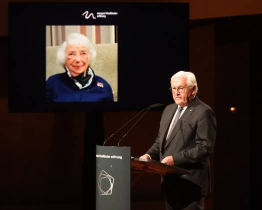 Bilder des Jahres 2025, News 07 Juli News Themen der Woche KW28 Bundespräsident bei Friedlaender Stiftung 09.07.2025, Germany, Berlin, Berliner Philharmonie, Gedenkveranstaltung der Margot Friedlaender Stiftung mit Rede Bundespräsident Frank Walter Steinmeier, Berlin Berlin Germany *** Federal President at Friedlaender Foundation 09 07 2025, Germany, Berlin, Berliner Philharmonie, Commemorative event of the Margot Friedlaender Foundation with speech by Federal President Frank Walter Steinmeier, Berlin Berlin Germany