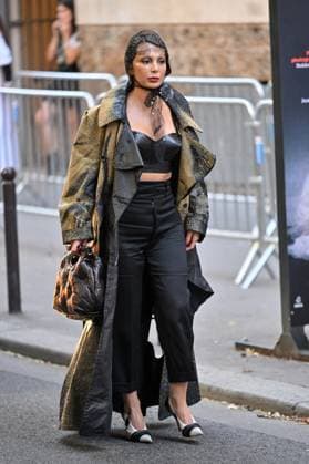 PFW Margiela Outside Arrivals Guest arriving at the Margiela show as part of Haute Couture Fashion Week in Paris, France on July, 9, 2025. Photo by Julien Reynaud APS-Medias ABACAPRESS.COM Paris France  Copyright: xReynaudxJulien APS-Medias ABACAx