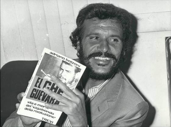 1960-1969 Schauspieler Schauspielerin 6. Juni 1968 - Der spanische Schauspieler Francisco Rabal spielt die Rolle des Revolutionärs Che Guevara im Film Der Vagabund der Revolution . Der Film unter der Regie von Paolo Heusch wird für die Außenaufnahmen auf Sardinien gedreht. Weitere Schauspieler sind John Ireland, Sussane Martinkova und andere. Das Foto zeigt Francisco Rabal als El Che Guevara . *** 1960 1969 Actors Actress 6 June 1968 the Spanish Actors Francisco RABAL plays the Role of Revolutionary CHE Guevara at Film the Vagabond the Revolution the Film at the Directed by from Paolo Heusch will for the outdoor shots at Sardinia Turned further Actors are John Ireland, Sussane Martinkova and other the Photo shows Francisco RABAL  Copyright: xUnitedxArchivesx xkpaxKeystonex 19680606_baf_k09_226
