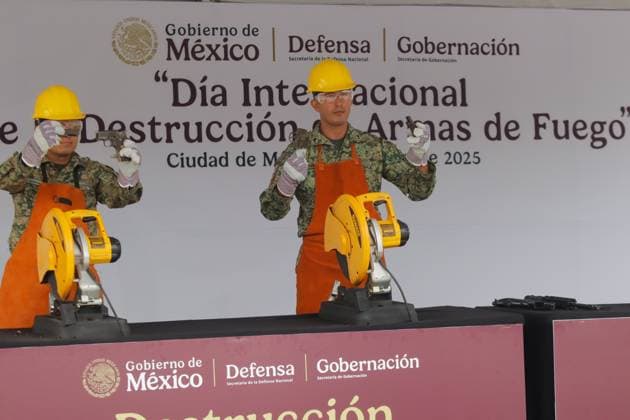 A Mexican army soldiers show pistols that were destroyed at the ceremony of the International Day for the Destruction of Firearms, 2,090 weapons were seized and destroyed at Basilica of Guadalupe. on July 9, 2025 in Mexico City, Mexico. Mexico City Mexico - ZUMAe321 20250709_zia_e321_055 Copyright: xCarlosxSantiagox