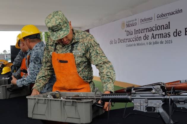 A Mexican army soldier destroys a machine gun during the ceremony of the International Day for the Destruction of Firearms, 2,090 weapons were seized and destroyed at Basilica of Guadalupe. on July 9, 2025 in Mexico City, Mexico. Mexico City Mexico - ZUMAe321 20250709_zia_e321_056 Copyright: xCarlosxSantiagox