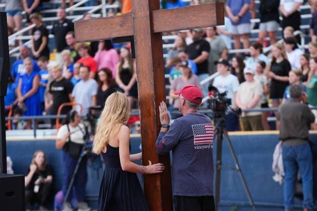 News Themen der Woche KW28 Texas flood tragedy: Kerrville holds community vigil TEXAS, US - JULY 9: Residents of Kerrville attend prayer service honoring the victims of the recent catastrophic floods at Antler Stadium in Texas, United States on July 9, 2025. The vigil featured moments of silence, worship songs, and emotional reflections from local faith leaders and families affected by the disaster as the floods, which claimed over 120 lives and left dozens missing, have deeply impacted communities across the region. Lokman Vural Elibol Anadolu Texas United States. Editorial use only. Please get in touch for any other usage.  Copyright: x2025xAnadoluxLokmanxVuralxElibolx