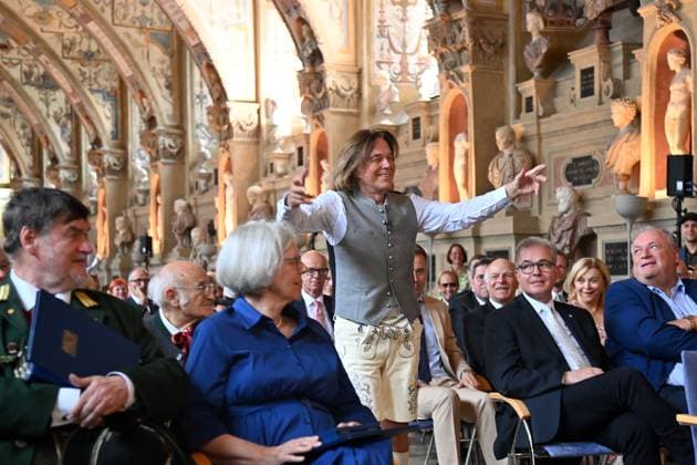Bilder des Jahres 2025, Entertainment 07 Juli Entertainment Themen der Woche KW28 Juergen DREWS, Verleihung Bayerischer Verdienstorden im Antiquariat der Residenz in Muenchen am 09.07.2025 *** Juergen DREWS, Award of the Bavarian Order of Merit at the Antiquariat of the Residenz in Munich on 09 07 2025