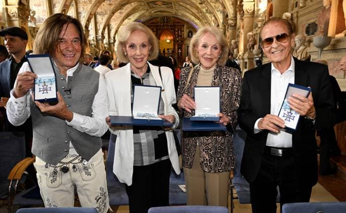 Jürgen Drews, Alice und Ellen Kessler, Michael Holm Bayerischer Verdienstorden im Antiquarium der Residenz in München am 9. Juli 2025
