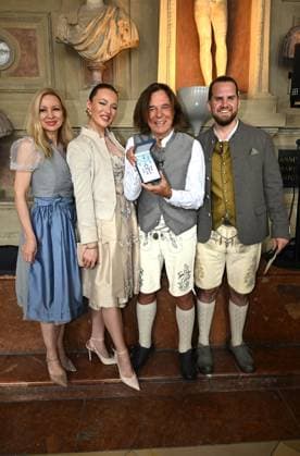 Jürgen Drews mit Frau Ramona und Tochter Joelina Drews mit Freund Adrian Louis Bayerischer Verdienstorden im Antiquarium der Residenz in München am 9. Juli 2025