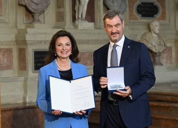 Uschi Dämmrich von Luttitz, Markus Söder Bayerischer Verdienstorden im Antiquarium der Residenz in München am 9. Juli 2025