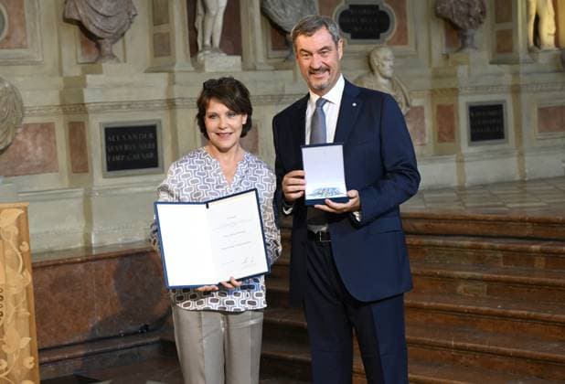 Janina Hartwig, Markus Söder Bayerischer Verdienstorden im Antiquarium der Residenz in München am 9. Juli 2025 *** Janina Hartwig, Markus Söder Bavarian Order of Merit in the Antiquarium of the Residence in Munich on July 9, 2025