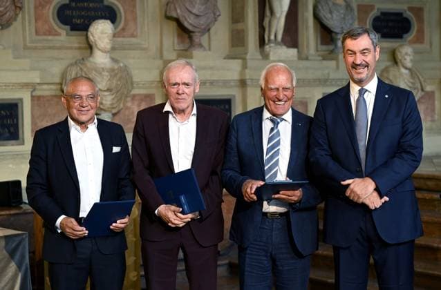 Felix Magath, Hermann Gerland, Franz Bulle Roth, Markus Söder Bayerischer Verdienstorden im Antiquarium der Residenz in München am 9. Juli 2025