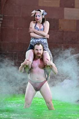 Entertainment Themen der Woche KW28 NIBELUNGEN FESTSPIELE. Schauspielerin Lisa Natalie Arnold und Schauspieler Eivin Nilsen Salthe während der Fotoprobe zu den Nibelungen Festspielen SEE AUS ASCHE Das Lied der Nibelungen am 09.07.2025 vor dem Kaiserdom Worms. 20250709MWI067233 *** NIBELUNGEN FESTSPIELE Actress Lisa Natalie Arnold and actor Eivin Nilsen Salthe during the photo rehearsal for the Nibelungen Festival SEE AUS ASCHE The Song of the Nibelungs on 09 07 2025 in front of the Kaiserdom Worms 20250709MWI067233