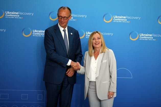 News Themen der Woche KW28 Ukraine Recovery Conference kicks off in Rome ROME, ITALY - JULY 10: Italian Prime Minister Giorgia Meloni (R) welcomes German Chancellor Friedrich Merz (L) during Ukraine Recovery Conference at the La Nuvola conference center on July 10, 2025, in Rome, Italy. Baris Seckin Anadolu Rome Italy. Editorial use only. Please get in touch for any other usage.  Copyright: x2025xAnadoluxBarisxSeckinx