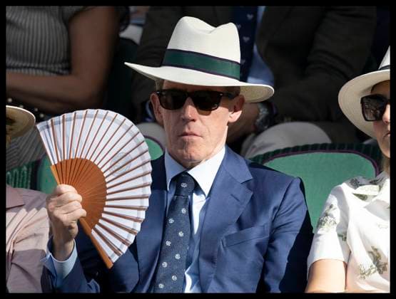 . 10 07 2025. London, United Kingdom. Actor Rob Brydon keeps cool with a fan in the Royal Box on day eleven of the Wimbledon Tennis Championships in London..  xStephenxLockx xi-Imagesx IIM-26093-0084