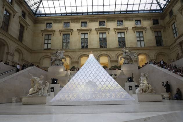 Semi Exclusive Jordan Roth La Nuit de la Mode Fashion Week at the Louvre, Paris on 10 July 2025 Marc Ausset Lacroix Bestimage La Nuit de la Mode Fashion Week at the Louvre, Paris on 10 July 2025 Paris France  Copyright: xMarcxAussetxLacroixx xBestimagexMarcxAussetxLacroixx xBestimagex
