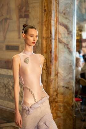 Peet Dullaert Fashion Show Haute Couture Fall Winter 2025 2026 Collection during Paris Fashion Week on july 10th 2025 Jonathan Jacob Bestimage Peet Dullaert Fashion Show Haute Couture Fall Winter 2025 2026 Collection , during Paris Fashion Week on july 10th 2025 Paris France  Copyright: xJonathanxJacobx xBestimagexJonathanxJacobx xBestimagex