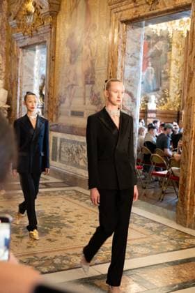 Peet Dullaert Fashion Show Haute Couture Fall Winter 2025 2026 Collection during Paris Fashion Week on july 10th 2025 Jonathan Jacob Bestimage Peet Dullaert Fashion Show Haute Couture Fall Winter 2025 2026 Collection , during Paris Fashion Week on july 10th 2025 Paris France  Copyright: xJonathanxJacobx xBestimagexJonathanxJacobx xBestimagex