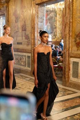 Peet Dullaert Fashion Show Haute Couture Fall Winter 2025 2026 Collection during Paris Fashion Week on july 10th 2025 Jonathan Jacob Bestimage Peet Dullaert Fashion Show Haute Couture Fall Winter 2025 2026 Collection , during Paris Fashion Week on july 10th 2025 Paris France  Copyright: xJonathanxJacobx xBestimagexJonathanxJacobx xBestimagex