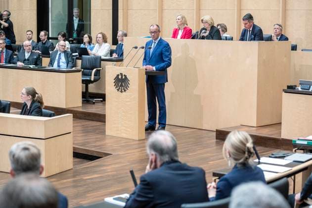 News Themen der Woche KW28 News Bilder des Tages Friedrich Merz im Bundesrat EUR, Deutschland, Berlin, 11.07.2025: In der letzten Plenarsitzung vor der parlamentarischen Sommerpause spricht Bundeskanzler Friedrich Merz zu den Ländervertretern. Danach stehen elf Gesetze aus dem Bundestag auf der Tagesordnung sowie zahlreiche Initiativen der Länder. *** Friedrich Merz in the Bundesrat EUR, Germany, Berlin, 11 07 2025 In the last plenary session before the parliamentary summer break, Federal Chancellor Friedrich Merz addresses the representatives of the federal states Eleven laws from the Bundestag are on the agenda, as well as numerous initiatives from the federal states
