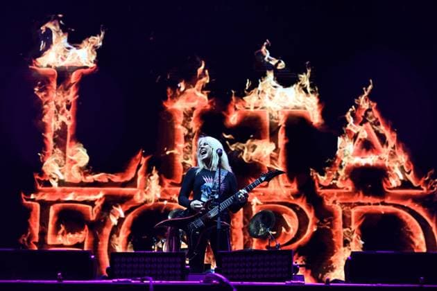 Entertainment Bilder des Tages British guitarist, vocalist, and songwriter Lita Ford performs during the second day of the Masters of Rock music festival, in Vizovice, Czech Republic, on July 11, 2025. (CTKxPhoto DaliborxGluck) CTKPhotoP2025071107098  CTKPhotoP2025071107098