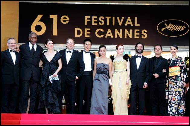 L ÉQUIPE DU FILM DANNY GLOVER, ALICE BRAGA, YOSHINO KIMURA, GAEL GARCIA BERNAL, YSUKE ISEYA & JULIANNE MOORE - MONTEE DES MARCHES D OUVERTURE DU FILM BLINDNESS - - 61 EME FESTIVAL DE CANNES 2008 CANNES France *** THE FILM TEAM DANNY GLOVER, ALICE BRAGA, YOSHINO KIMURA, GAEL GARCIA BERNAL, YSUKE ISEYA JULIANNE MOORE OPENING WALKS OF THE FILM BLINDNESS 61TH FESTIVAL DE CANNES 2008 CANNES France  Copyright: xGuillaumexGaffiot BestimagexGuillaumexGaffiot Bestimagex