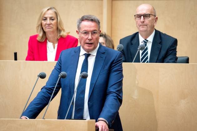 1056. Sitzung des Bundesrates Alexander Schweitzer (SPD) Ministerpraesident von Rheinland-Pfalz bei seiner Rede im Plenarsaal bei der 1056. Bundesratssitzung, Berlin, 11.07.2025 Berlin Berlin Deutschland *** 1056 Session of the Bundesrat Alexander Schweitzer SPD State Premier of Rhineland-Palatinate during his speech in the plenary hall at the 1056 Bundesrat session, Berlin, 11 07 2025 Berlin Berlin Germany