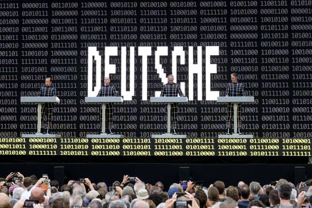 Bilder des Jahres 2025, Entertainment 07 Juli Entertainment Themen der Woche KW28 Soestdijk, The Netherlands, 2025-07-12 21:08:16 SOESTDIJK, July 5, 2025, Soestdijk Palace Royal Park Live 2025 - Kraftwerk - Ralf Hütter and Florian Schneider-Esleben. Royal summer evening concerts in a unique location: the garden of Soestdijk Palace in Baarn. PHOTO: NLBeeld Patrick van Emst Credit: NL Beeld Patrick van Emst  Copyright: xx x