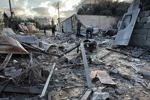 News Themen der Woche KW28 Palestinians assess the damage in the aftermath of an overnight Israeli strike that hit Nuseirat Palestinians assess the damage in the aftermath of an overnight Israeli strike that hit Nuseirat in the central Gaza Strip on July 13, 2025. Photo by Belal Abu Amer apaimages Nusairat Gaza Strip Palestinian Territory 130725_Nusaierat_BA_00(1) Copyright: xapaimagesxBelalxAbuxAmerx xapaimagesx