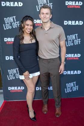 Ashley Argota mit Ehemann Mick Torres bei der Premiere des Kinofilms Don t Log Off im Laemmle Theatre. Glendale, 12.07.2025