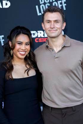 Ashley Argota mit Ehemann Mick Torres bei der Premiere des Kinofilms Don t Log Off im Laemmle Theatre. Glendale, 12.07.2025