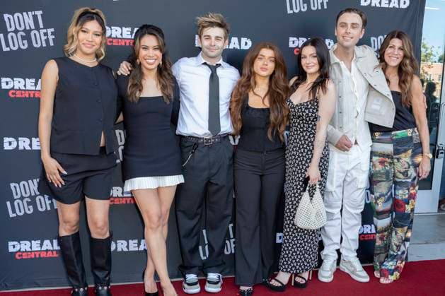 Kara Royster, Ashley Argota, Jack Griffo, Brielle Barbusca, Ariel Winter, Sterling Beaumon und Katie Maringer bei der Premiere des Kinofilms Don t Log Off im Laemmle Theatre. Glendale, 12.07.2025