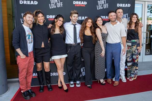 Brandon Baer, Kara Royster, Ashley Argota, Jack Griffo, Brielle Barbusca, Ariel Winter, Garrett Baer, Sterling Beaumon und Katie Maringer bei der Premiere des Kinofilms Don t Log Off im Laemmle Theatre. Glendale, 12.07.2025