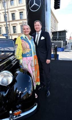 Johannes Fritz mit Frau Angelika Klassik am Odeonsplatz mit Unterstützung von Mercedes-Benz in München am 13.Juli 2025