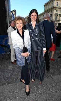 Carolin Reiber mit Enkeltochter Magdalena Klassik am Odeonsplatz mit Unterstützung von Mercedes-Benz in München am 13.Juli 2025
