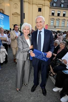 Dr. Edmund Stoiber mit Frau Karin Klassik am Odeonsplatz mit Unterstützung von Mercedes-Benz in München am 13.Juli 2025