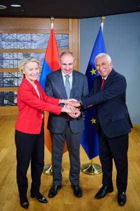 Armenian Prime Minister Nikol Pashinyan in Brussels BRUSSELS, BELGIUM - JULY 14: (----EDITORIAL USE ONLY - MANDATORY CREDIT - EUROPEAN UNION COUNCIL POOL - NO MARKETING NO ADVERTISING CAMPAIGNS - DISTRIBUTED AS A SERVICE TO CLIENTS----) Armenian Prime Minister Nikol Pashinyan (C) meets with European Council President Antonio Costa (R) and European Commission President Ursula von der Leyen (L) in Brussels, Belgium on July 14, 2025. European Union Council Pool Anadolu Brussels Belgium. Editorial use only. Please get in touch for any other usage.  Copyright: x2025xAnadoluxEuropeanxUnionxCouncilx xPoolx