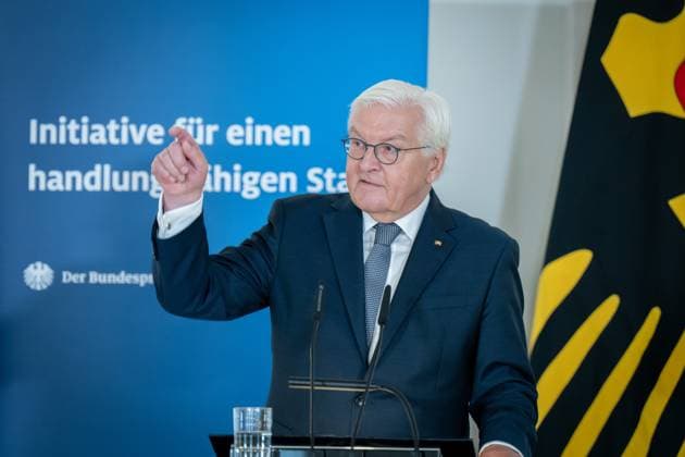 Bundespräsident Frank-Walter Steinmeier Schloss Bellevue, Berlin, Vorstellung Abschlussbericht für einen handlungsfähigen Staat, Bundespräsident Frank-Walter Steinmeier Berlin Berlin GER *** Federal President Frank Walter Steinmeier Bellevue Palace, Berlin, Presentation of the final report for a state capable of acting, Federal President Frank Walter Steinmeier Berlin Berlin GER