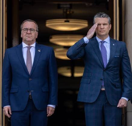 US German Politics Defense Diplomacy July 14 2025 Secretary of Defense Pete Hegseth (R) and German Defense Minister Boris Pistorius (L) during a welcoming ceremony at the Pentagon in Washington, on July 14, 2025. Arlington Virginia United States Copyright: xMehmetxEserx