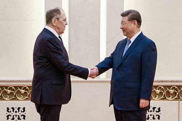 CHINA, BEIJING - JULY 15, 2025: Russia™s Minister of Foreign Affairs Sergei Lavrov (L) and China s President Xi Jinping shake hands during a meeting Beijing China  - ZUMAt113 20250715_zaa_t113_001 Copyright: xRussianxForeignxMinistryxPressxSx