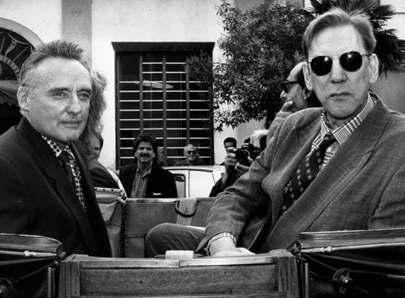 Schauspieler Donald Sutherland 1935 - 21. Juni 1991 – Como, Italien – DONALD SUTHERLAND und DENNIS HOPPER fahren am Vorabend der internationalen Verleihung des Merit of Achievement Award in einem Bus dorthin. Como Italy *** Actors Donald Sutherland 1935 21 June 1991 – Como, Italy – Donald Sutherland and Dennis Hopper drive on Eve the International award Ceremony of Merit of Achievement Award in a Bus there Como Italy  Copyright: xUnitedxArchivesx xkpaxKeystonex 19720209_rra_k09_704