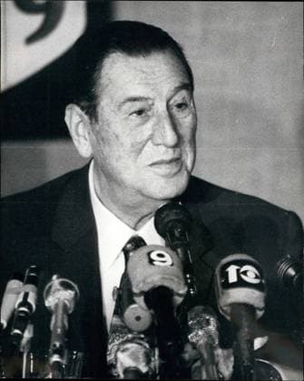 Argentinien Falklandinseln Paraguay 11. November 1972 – Perón hält Pressekonferenz ab. General Juan Perón, ehemaliger Präsident Argentiniens, bei seiner ersten Pressekonferenz in Buenos Aires seit seiner Rückkehr nach 17 Jahren Exil. Die Konferenz fand in einem lokalen Restaurant statt. *** Argentina Falkland Islands Paraguay 11 November 1972 – Perón holds Press conference from General Juan Perón, former President Argentina, at its first Press conference in Buenos Aires since its Return to 17 Years Exile the Conference found in a local Restaurant instead of  Copyright: xUnitedxArchivesx xkpaxKeystonex 19721111_baf_k09_069