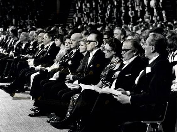 Nobelpreis 12. Dezember 1972 – Nobelpreisverleihung in Stockholm: Wegen einer schweren Erkältung konnte König Gustav Adolf von Schweden am Sonntag nicht an der Verleihung der Nobelpreise in Stockholm teilnehmen. Die Preise wurden von seinem Enkel, Kronprinz Carl Gustav, überreicht. *** Nobel Prize 12 December 1972 – Nobel Prize ceremony in Stockholm because of a heavy Common cold could King Gustav Adolf from Sweden on Sunday not to the award Ceremony the Nobel Prizes in Stockholm participate the Prices were from his Grandchildren, Crown Prince Carl Gustav, presented  Copyright: xUnitedxArchivesx xkpaxKeystonex 19721212_baf_k09_023