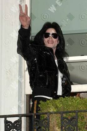 Michael Jackson greets fans from his balcony at the Hempel Hotel in Bayswater London, England - 13.11.06, London, United Kingdom Z. Tomaszewski WENN 958853.jpg
