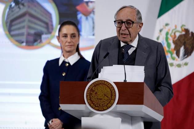 MexicoÃ¢â‚¬â ¢s President Claudia Sheinbaum Pardo is seen behind while Mexico s Health Minister, David Kershenobich Stalnikowitz, speaks during the Health report on equipment, infrastructure, and the purchase of supplies and medicines during a news conference at National Palace. on July 15, 2025 in Mexico City, Mexico. Mexico City Mexico - ZUMAe321 20250715_zia_e321_022 Copyright: xLuisxBarronx