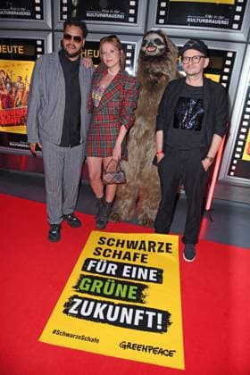 Yasin El Harrouk, Jella Haase, Milan Peschel bei der SchwarzeSchafe Premiere im Kino in der Kulturbrauerei in Berlin am 15.07.2025