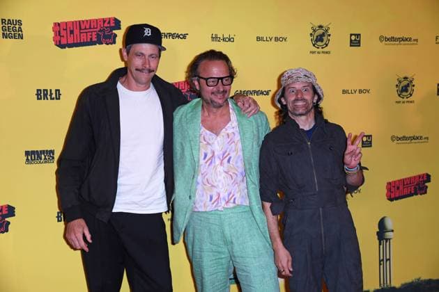 Marc Hosemann, Oliver Rihs (Regisseur), Tobias Jundt aka Bonaparte bei der SchwarzeSchafe Premiere im Kino in der Kulturbrauerei in Berlin am 15.07.2025