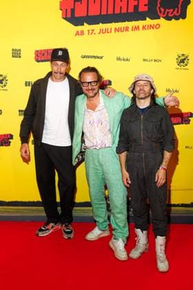 Premiere - SchwarzeSchafe Marc Hosemann, Oliver Rihs und Tobias Jundt (Bonaparte) bei der Premiere zu SchwarzeSchafe im Kino in der Kulturbrauerei am 15.07.2025 in Berlin. Copyright: xEventpressxKochanx